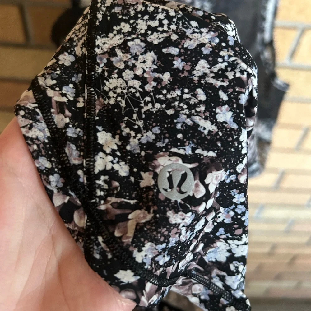 Lululemon Sculpt Racerback Tank II Black Mesh Floral Print Top Size 8 - Picture 3 of 5